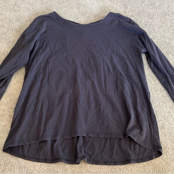 lululemon athletica Black Relaxed Long Sleeve Tunic with Asymmetrical Hem - Picture 1 of 3